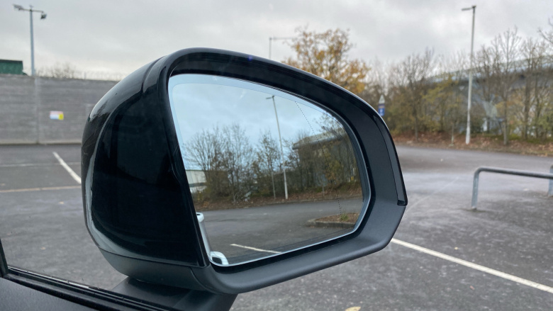 Volvo XC40 2.0 B3P Plus Black Edition 5dr Auto Petrol Estate